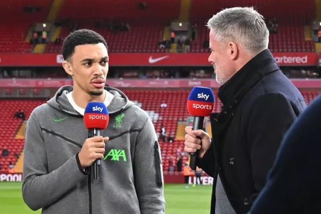 1743437621562016456.png arnold carragher.png